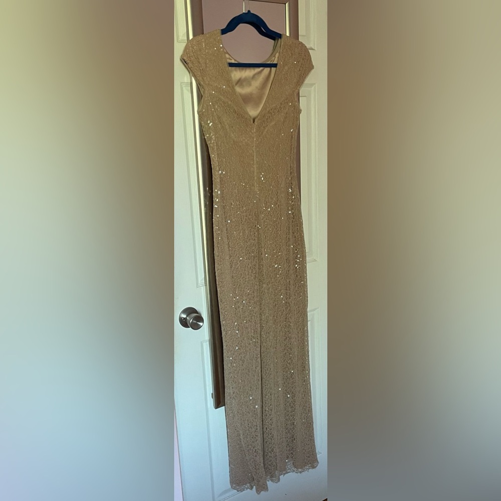 Vera Wang Gown - Picture 3 of 9